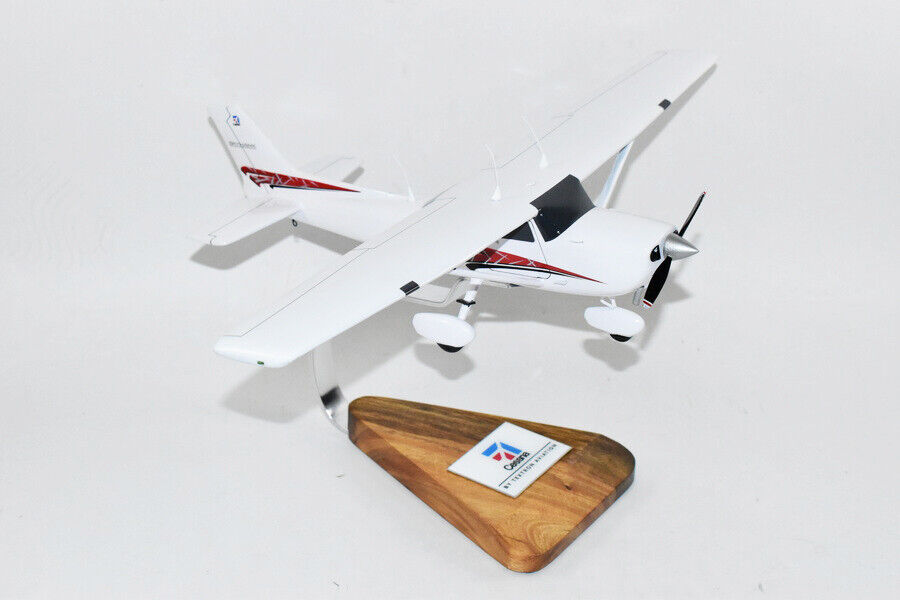 Cessna® 172 Skyhawk, 18in Mahogany Scale Model