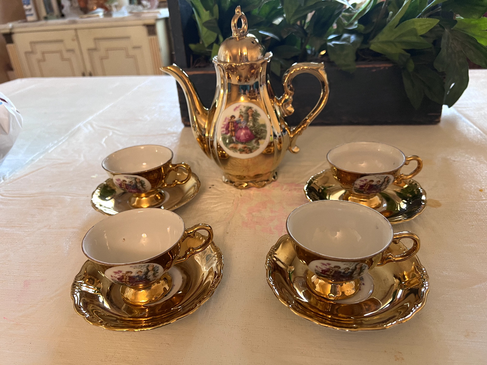 Vintage Yamayo Gold  Saki/Hot Chocolate Svce for 4 & Pot w French Lovers Scene