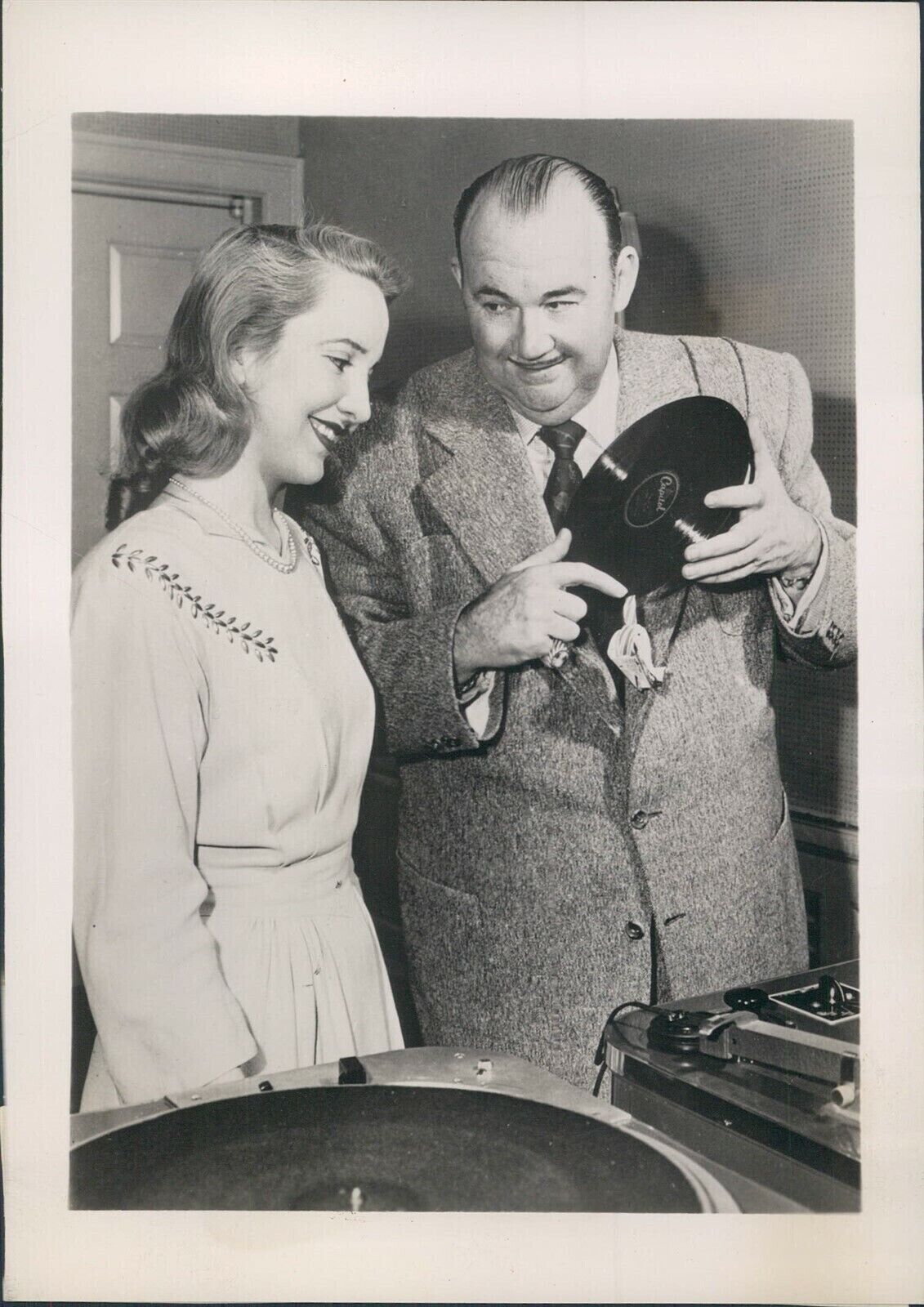 1948 Photo Paul Whiteman Disk Jockey Famous ABC Connie Meade Club Fan
