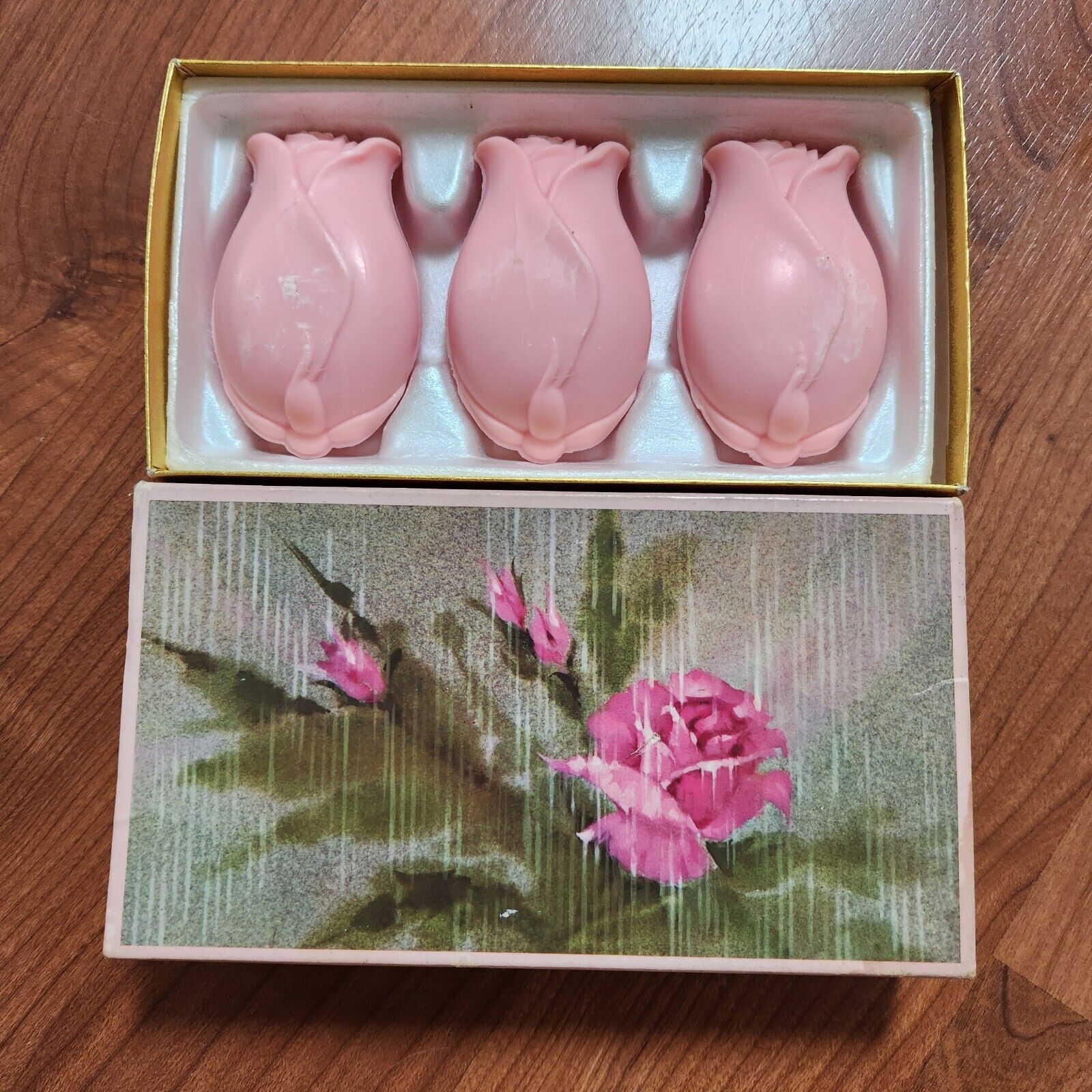 Vintage Avon Touch of Roses 3 Perfumed Soap Bars in Box 1970\'s Pink Roses