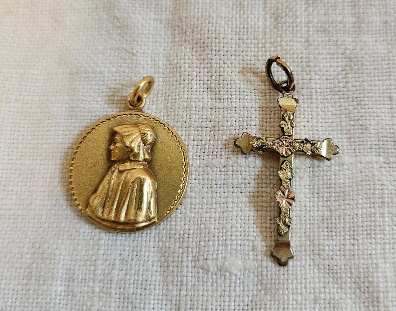 St. Elizabeth Ann Seton Relic Reliquary, Pendant & Crucifix Rosegold Color
