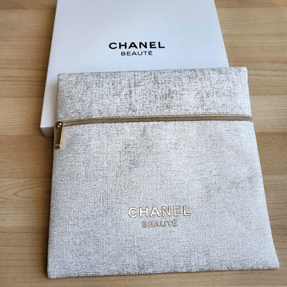 Chanel Holiday 2023 Top Zipper Pouch GIFT