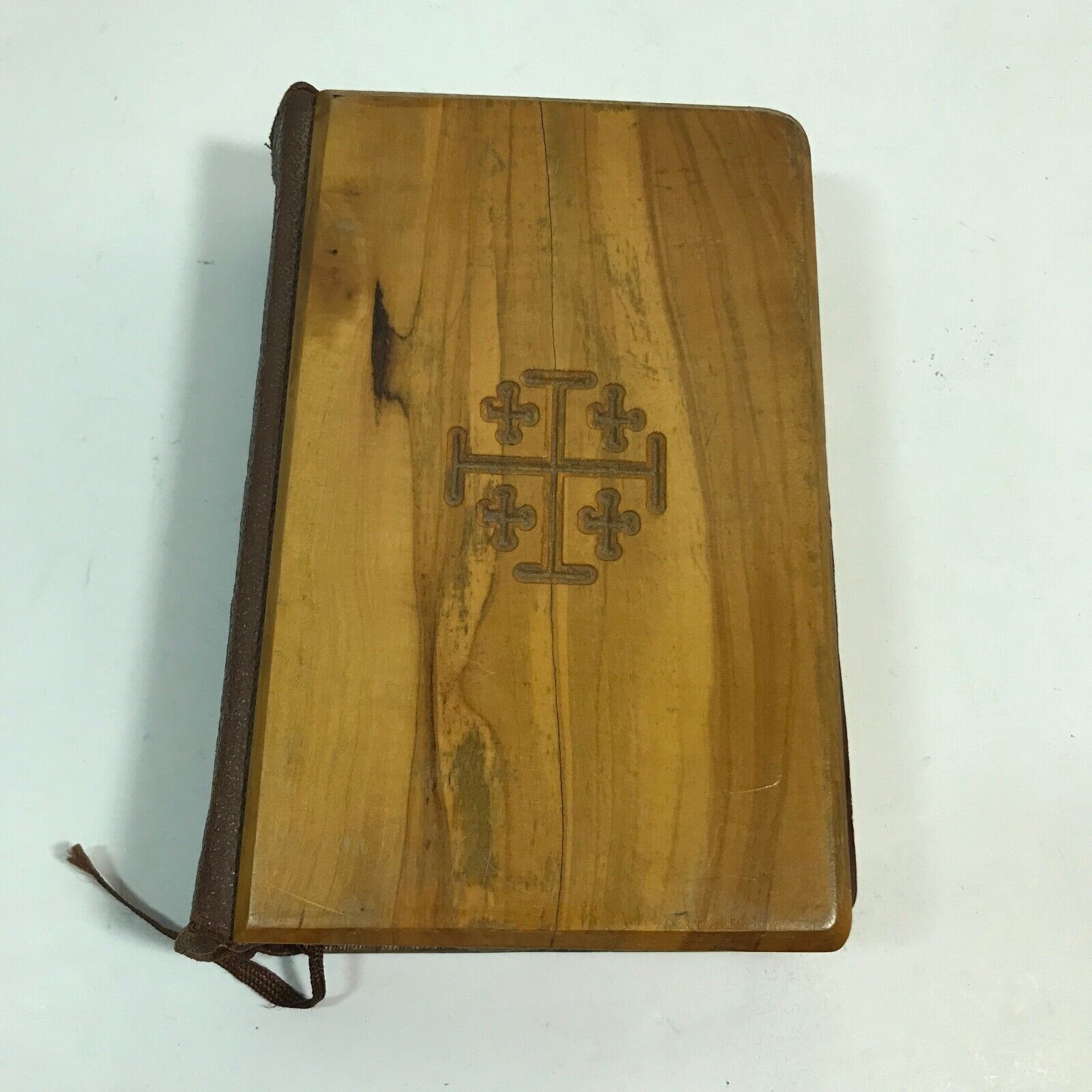 Vtg Holly Bible Wood Cover Cross Engraved Collins Clear Type Press