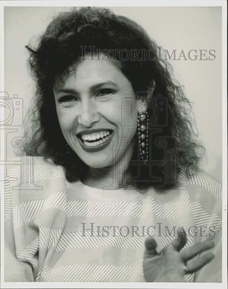 1987 Press Photo Melissa Manchester interviewed for \