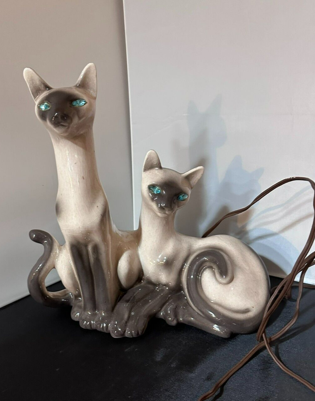 Vintage Siamese Cats TV Lamp Table Mid Century Lane & Co. Calif. Blue Jewel Eyes