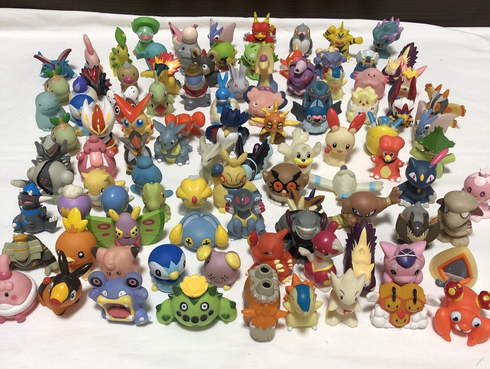 Lot Of 100 Pokemon  Finger Puppet Figures