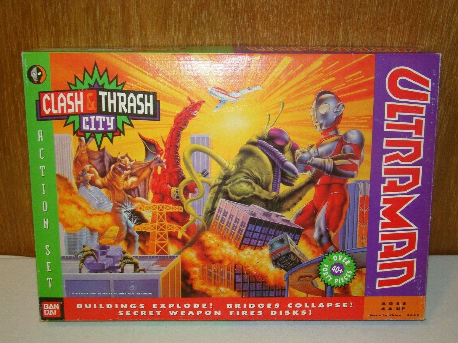 Ultraman Clash & Thrash City Action set #5052 complete w/ Box, 1992 Bandai