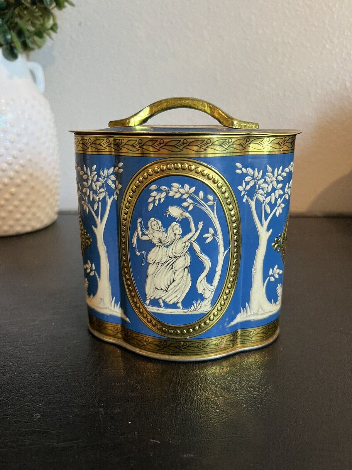 Vintage Grecian Idyl Blue Candy Tin Murray-Allen Regal Crown Made in England