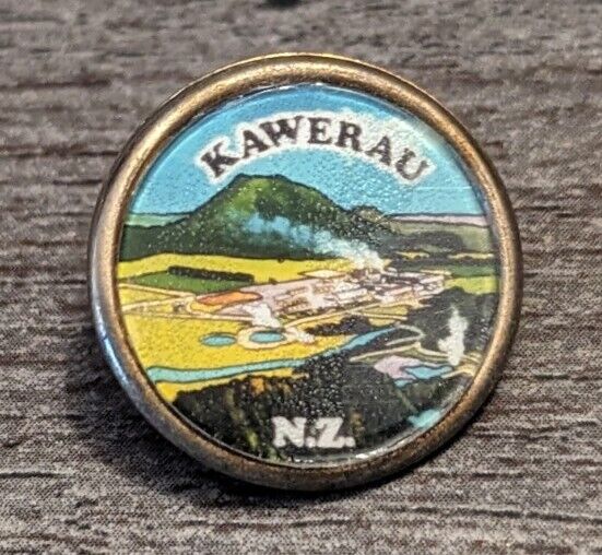 Kawerau New Zealand Bay Of Plenty Collector's World Vintage Souvenir Lapel Pin