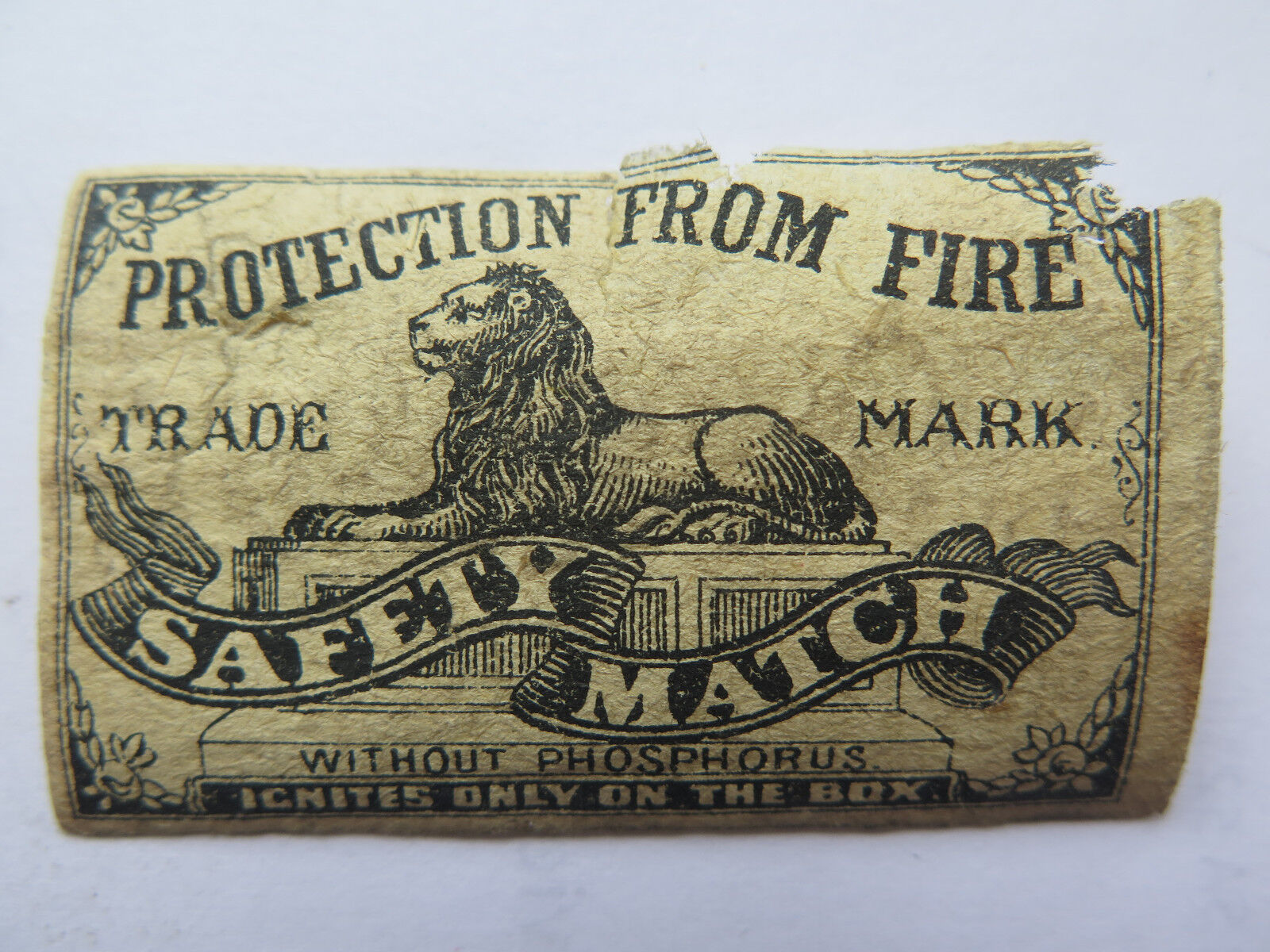 LION PICTURED SAFETY MATCH BOX LABEL c1900s NORMAL SIZE 