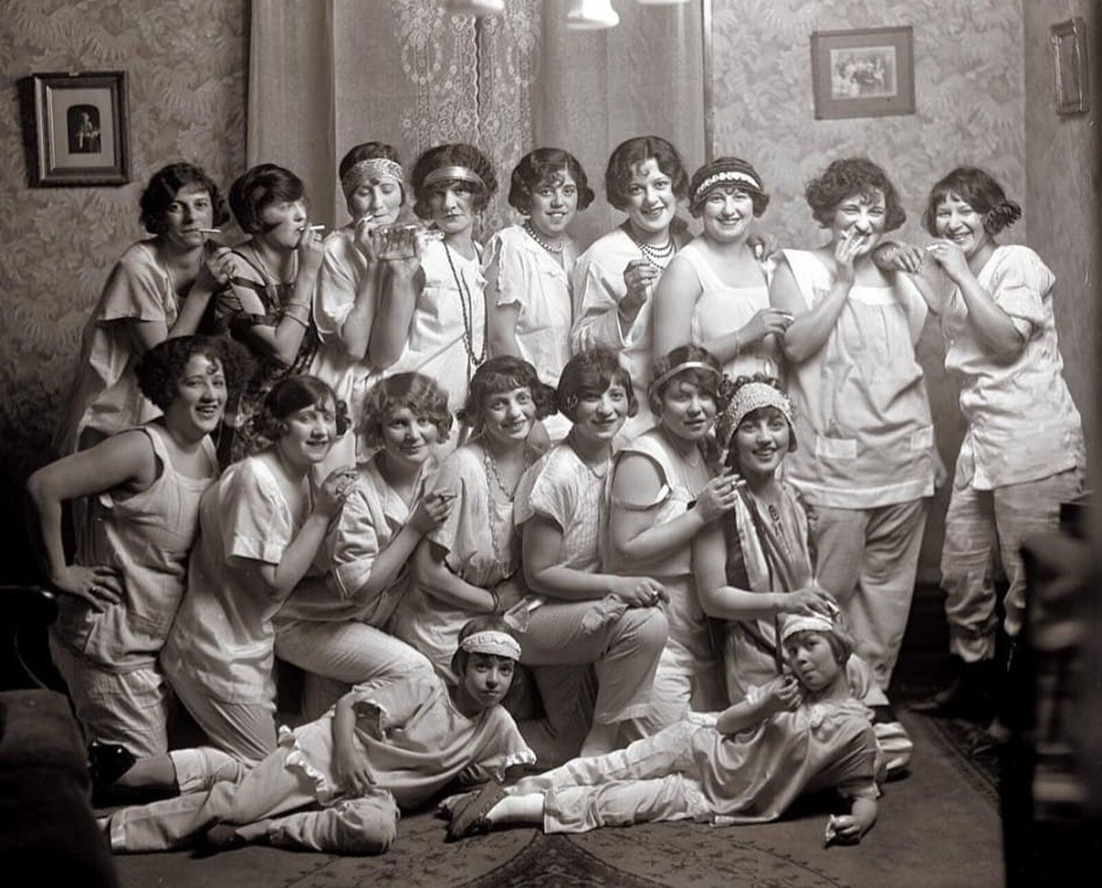 1924 YOUNG LADIES PAJAMA PARTY Photo  (227-Z)