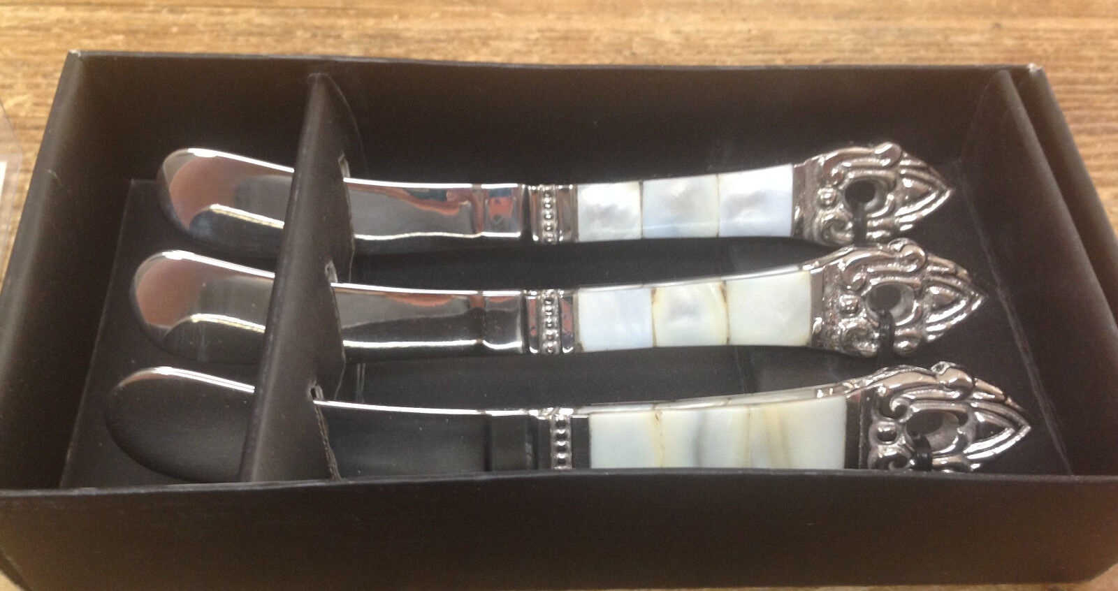 Bombay Baroque Pate Appetizer Set 3 Knives NIB New in Box Mother of Pearl Lovely
