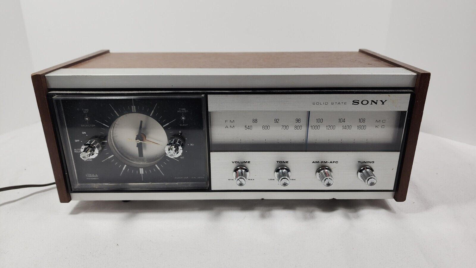 Vintage SONY Solid State AM/FM Transistor 2 Band Radio Model 8FC-65W Tested