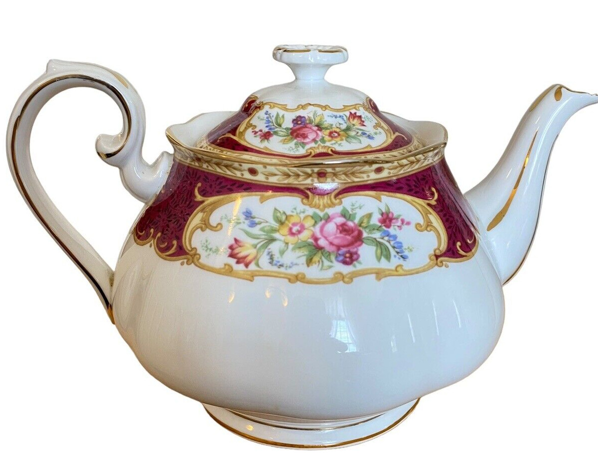 Vintage ROYAL ALBERT LADY HAMILTON Teapot Bone China England Floral