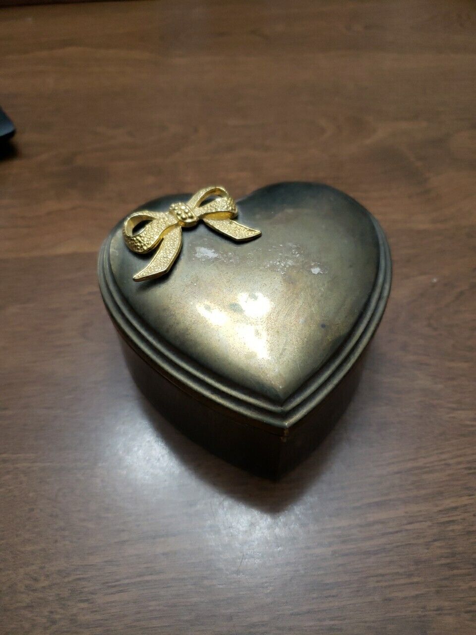 Vintage Heart Shaped Jewelry Box With Gold Tone Bow White Lining