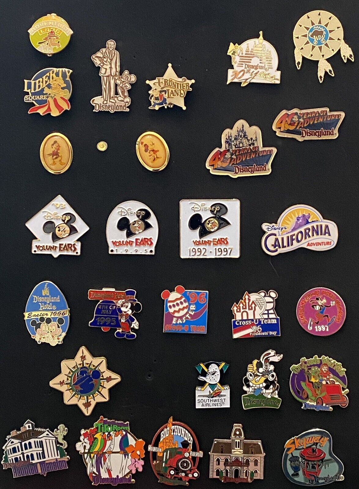 Disney Pins Lot Of 28 Disneyland, Enchanted Tiki Room, Haunted Mansion, Etc