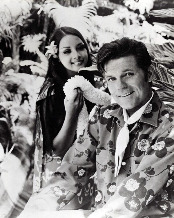 Jack Lord publicity pose in Hawaiian shirt with girl Hawaii Five-O 8x10 photo