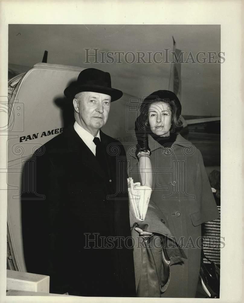 1961 Press Photo David K.E. Bruce & Mrs. Bruce at New York International Airport