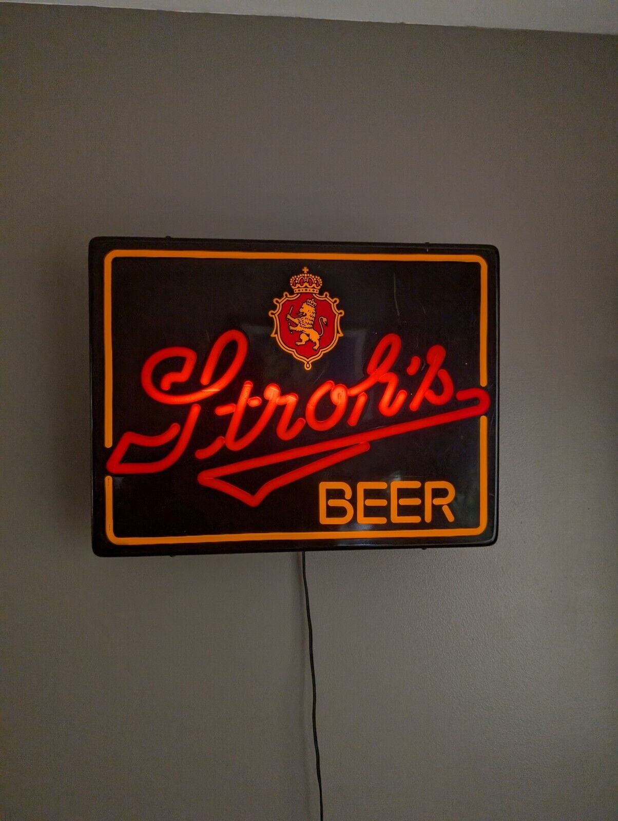 Vintage Stroh’s Beer Lighted Sign Neo Plastic Neon Style 20x15
