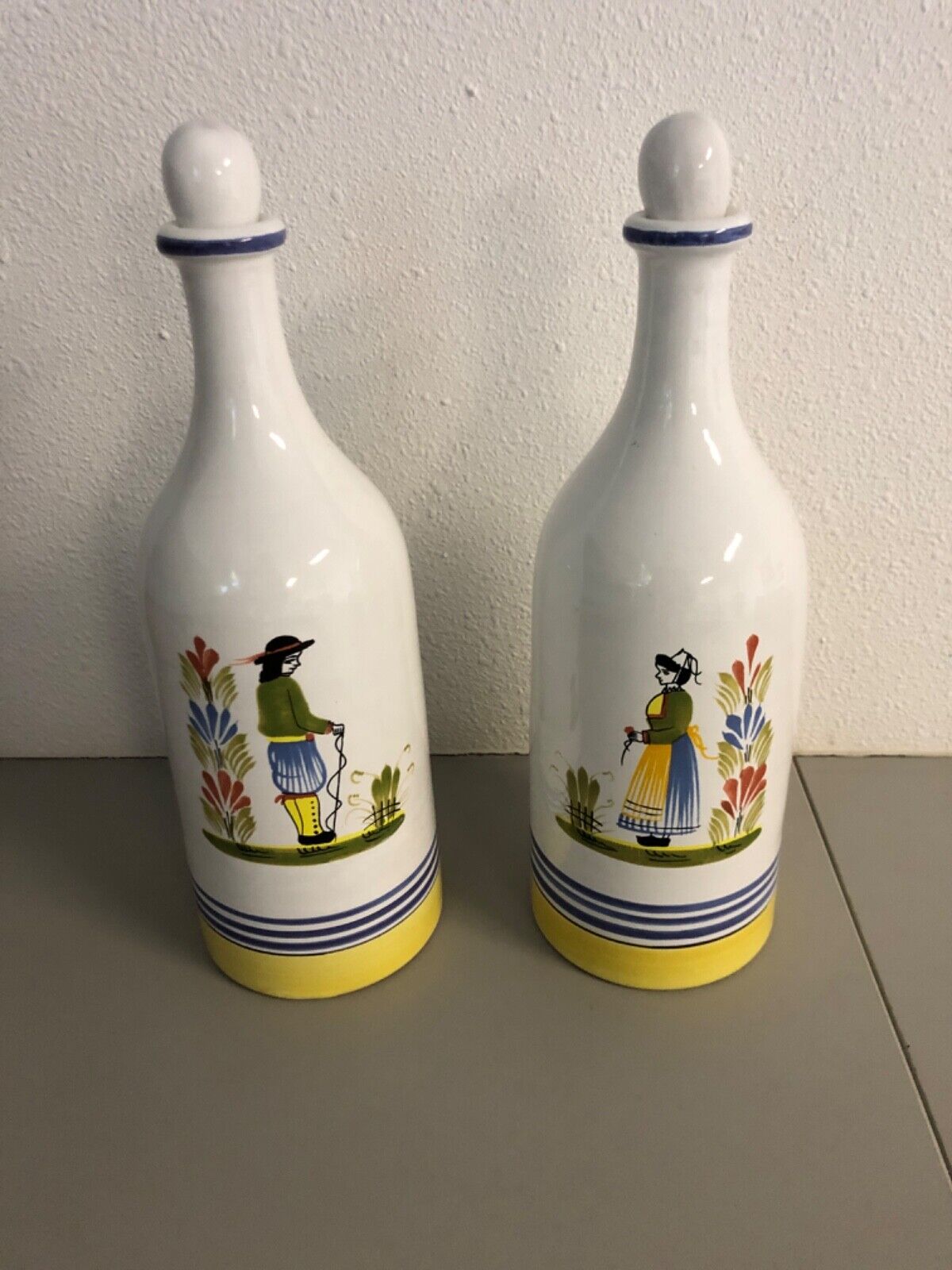 Vintage Pair Quimper Style Hand Painted Vases, Italy 1530