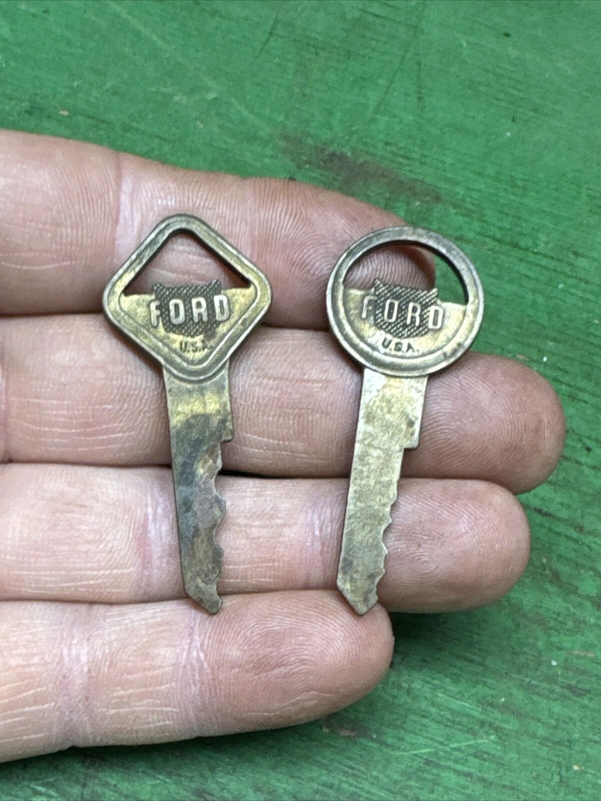 2 Vintage Key Ford #M & I