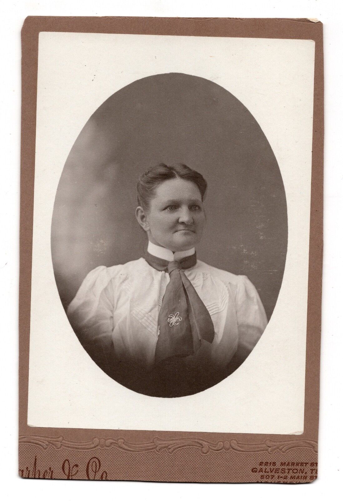 CIRCA 1890s CABINET CARD BARBER & CO. OLDER LADY IN WHITE DRESS GALVESTON TEXAS