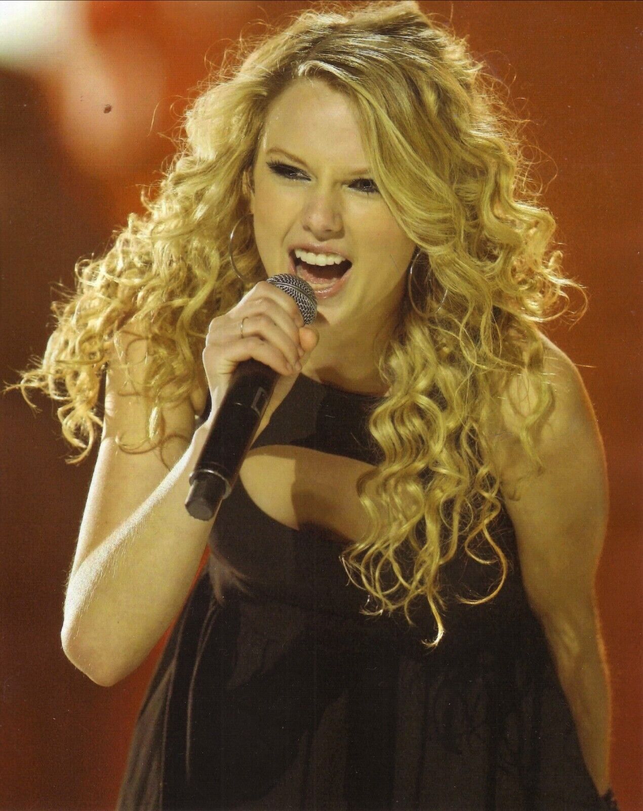 Taylor Swift--Glossy 8x10 Color Photo