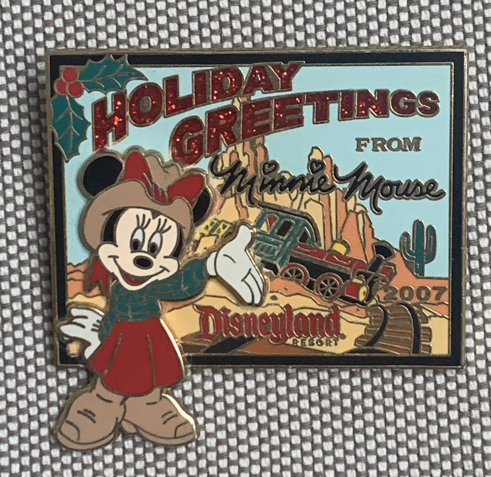 Disney Disneyland DLR 2007 Holiday Greetings From Minnie Mouse Postcard Pin LE