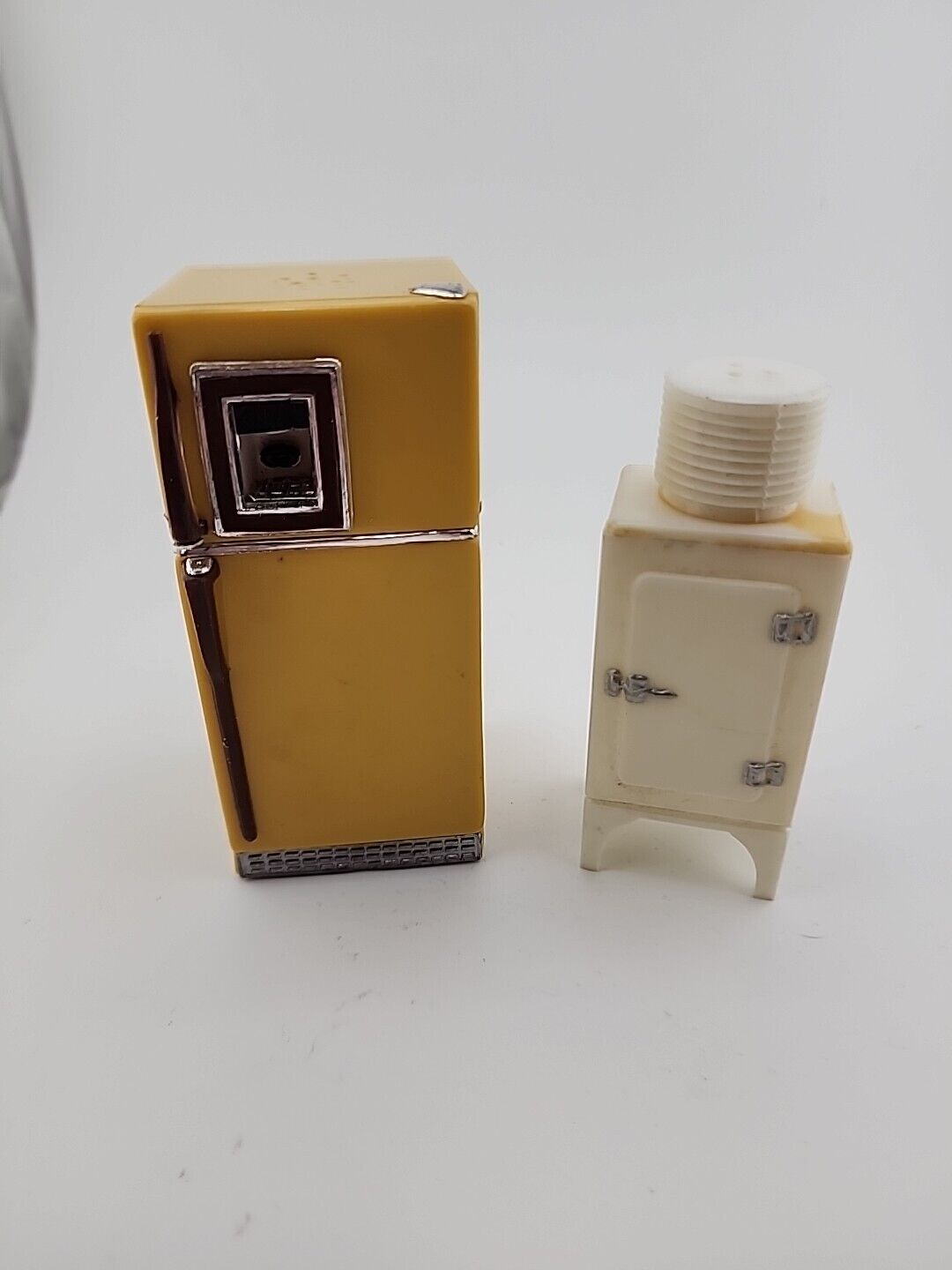 Vtg 1976 Aluminum Housewares Co Refrigerator / Ice Box Salt Pepper Shakers