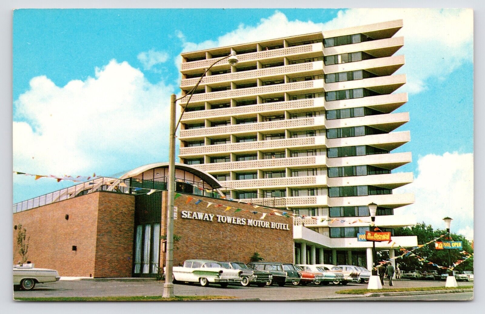 c1960s~Seaway Towers Motor Hotel~Lake ShoreBlvd~Toronto Ontario~Vintage Postcard