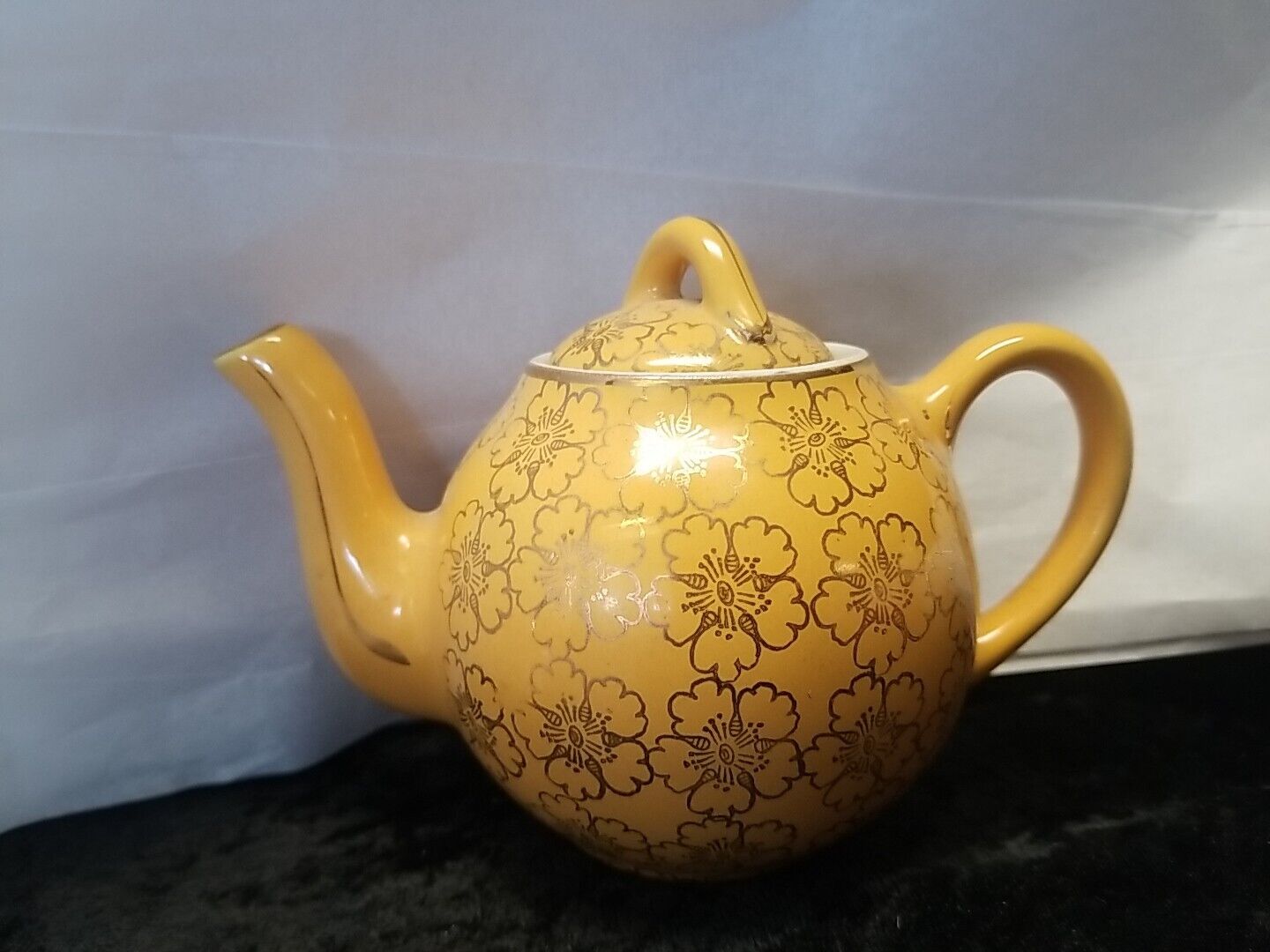  Vintage Hall 2 cup Yellow Gold French Daisy Teapot Yellow  (Small Flaw See Pic)