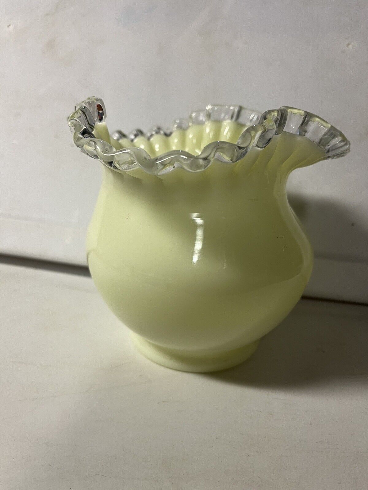 Vintage FENTON IVORY CREST Custard URANIUM Glass Rose Bowl Glass Vase 5 ¼” GLOWS