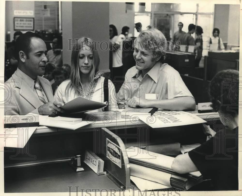 1971 Press Photo Student Voter Registrars are Deputized in Harris County