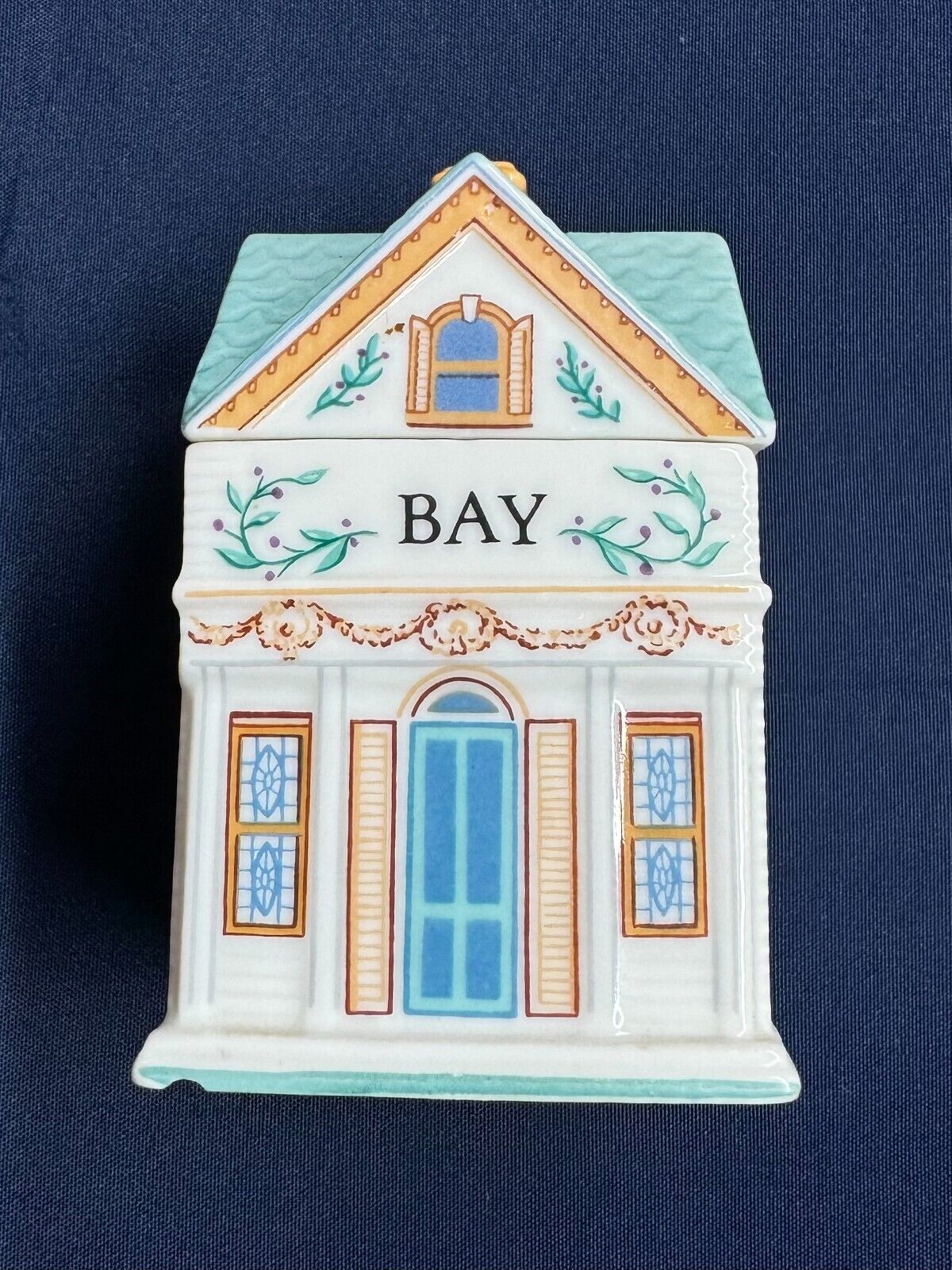 Bay \'Lenox Spice Village\' Porcelain Victorian House Spice Jar