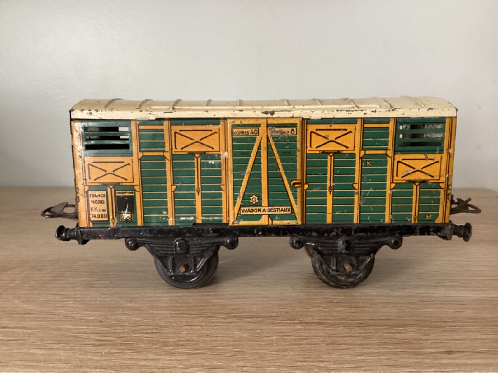 FRENCH HORNBY 1930s O GAUGE CATTLE WAGON. Green / Yellow / White
