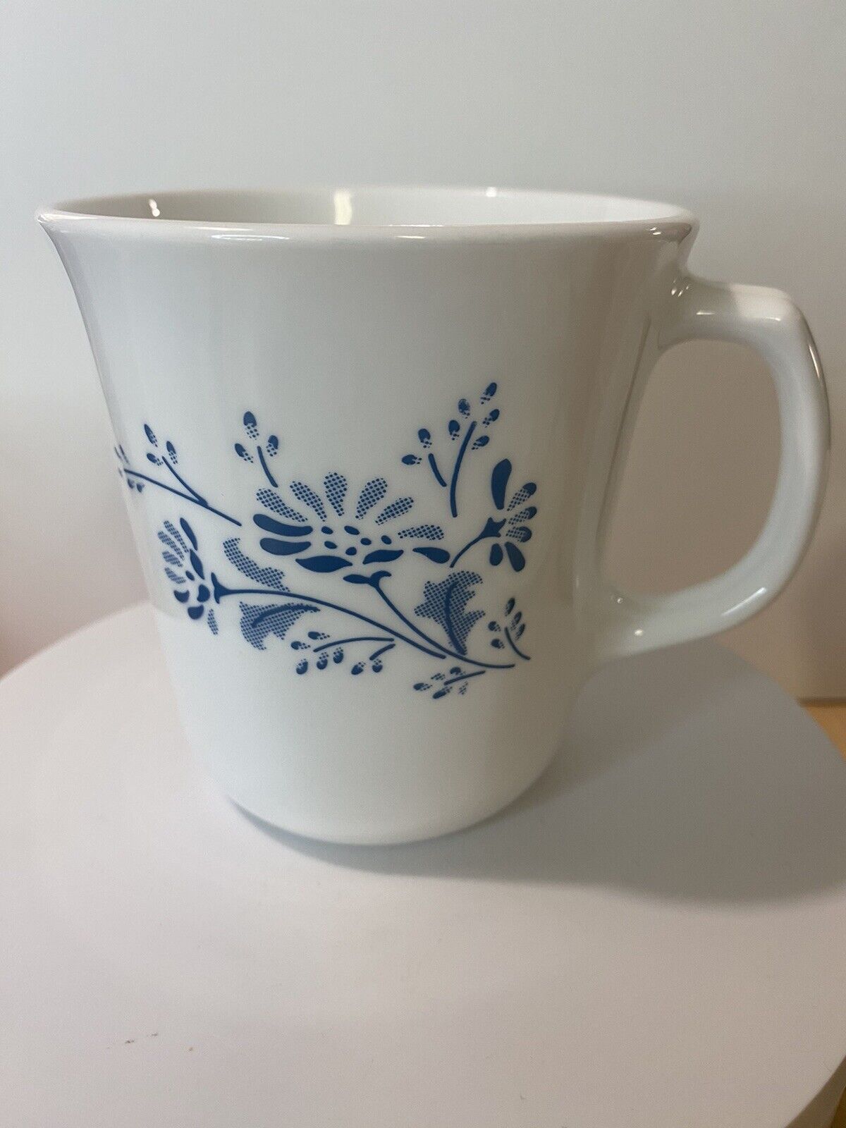 1-CORELLE CORNING COLONIAL MIST Milk Glass Coffee Mug Tea Cup Blue White Floral