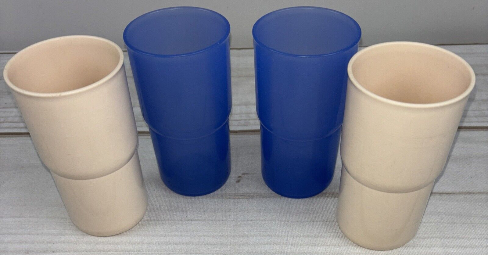 Tupperware Set Of 4 Periwinkle/Blue(2) & Ivory/Beige(2) Tumblers 12oz Stackable