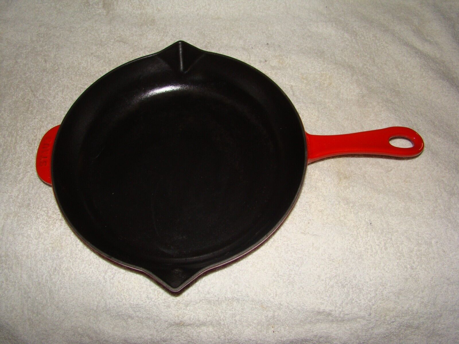 Very good Red Staub Cast Iron Enamel Skillet # 26 Double Spout  Made In France