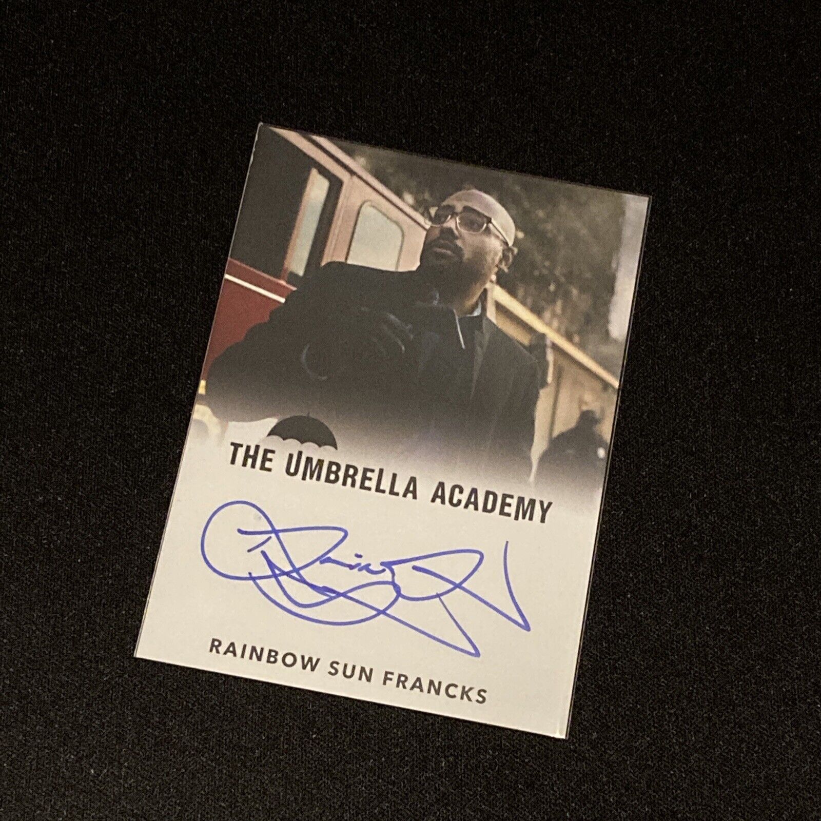 1x Rainbow Sun Francks Autograph Card - Umbrella Academy Season 1 Trading Cards