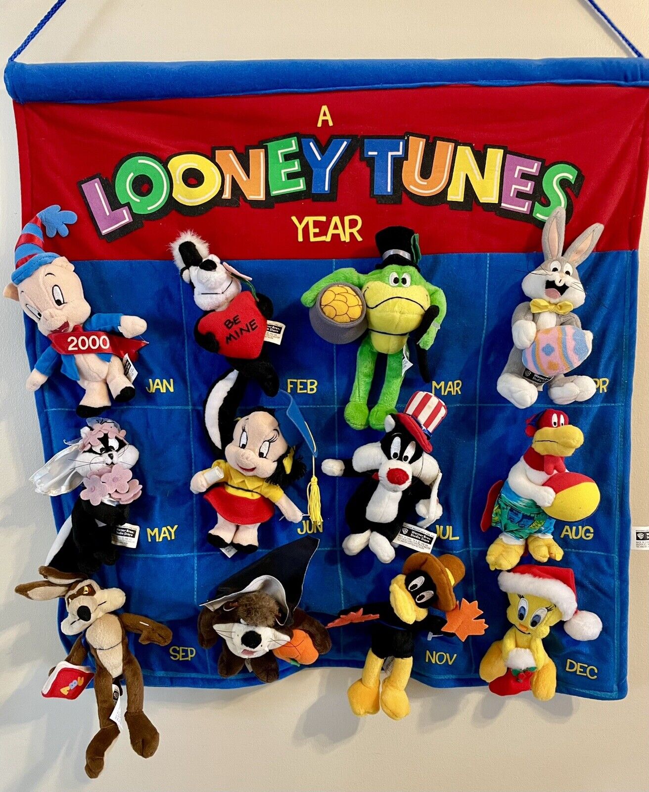 VINTAGE Looney Tunes Year 2000 Bean Bag  Plush Toys w/ Wall Calendar Display