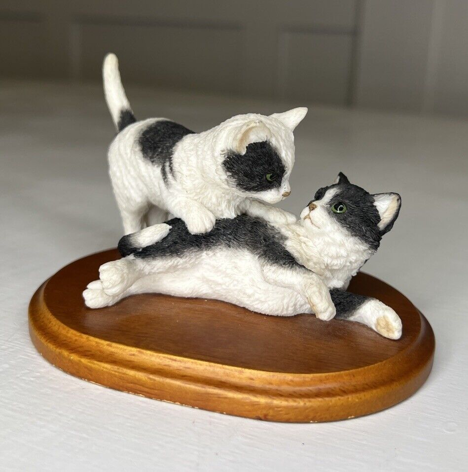 Vintage Stratford Collection Kitten Cats Play on a Wood Plaque Figurine