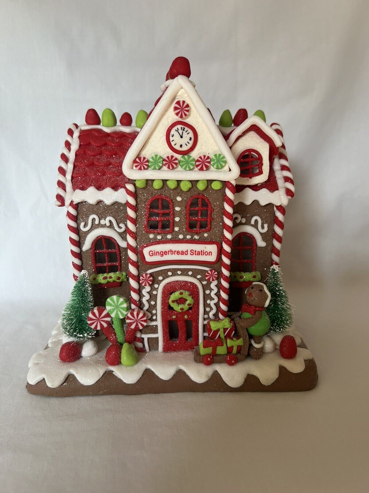 QVC Valerie Parr Hill 9” Illuminated Gingerbread Station House 