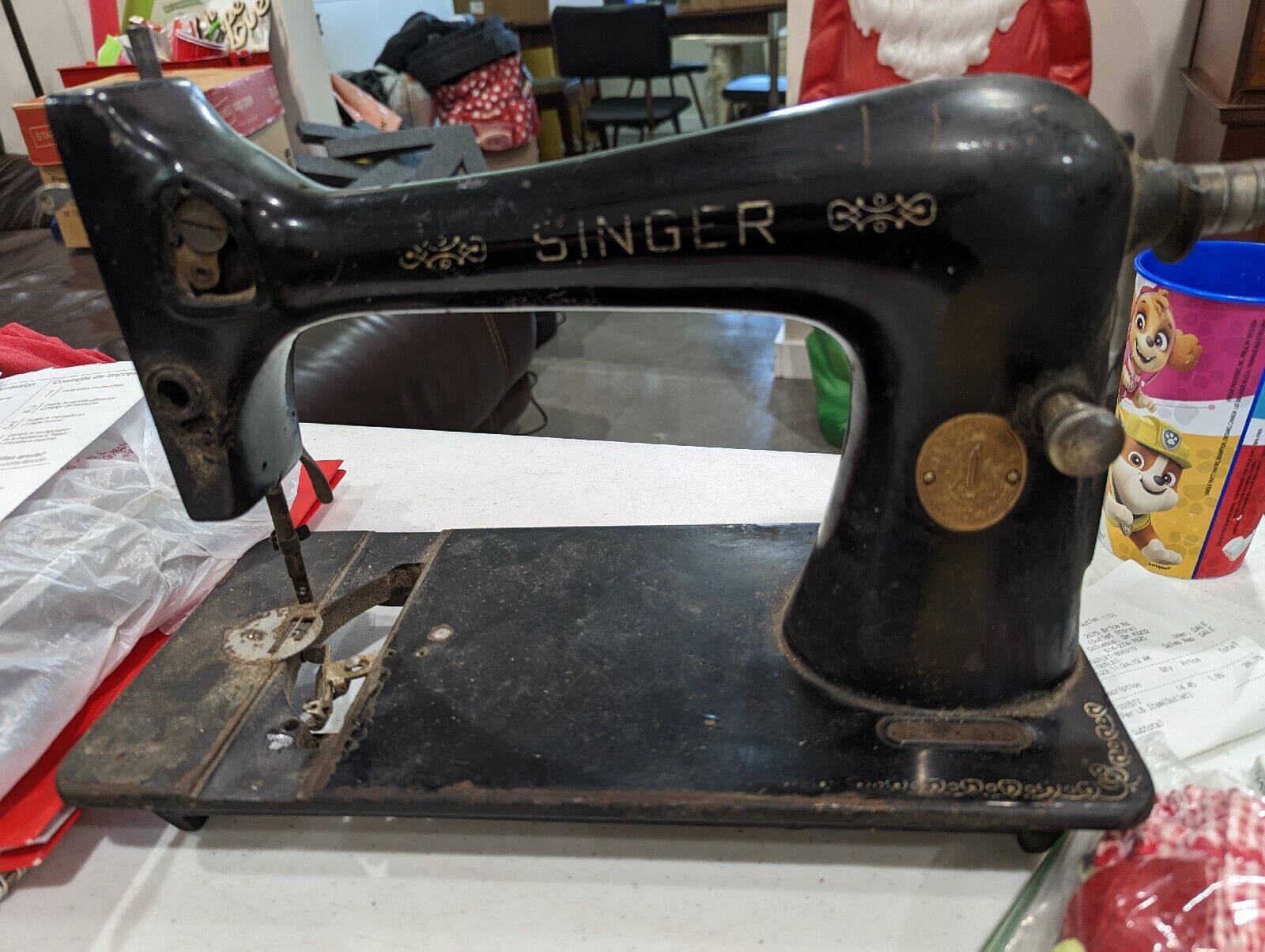 Vintage 1920\'s-1930\'s SINGER Sewing Machine For Parts/Repair AS IS Home Decor