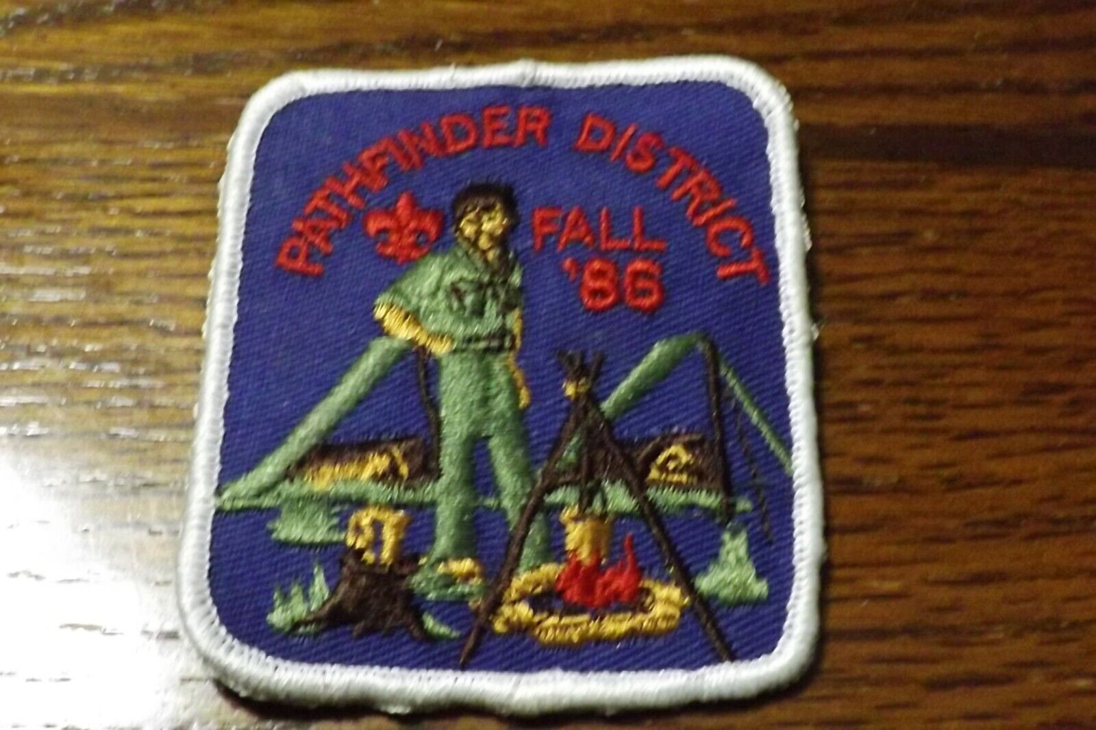 BOY SCOUT PATCH 1986 PATHFINDER DIST. FALL NORMAN ROCKWELL STANDING SCOUTMASTER