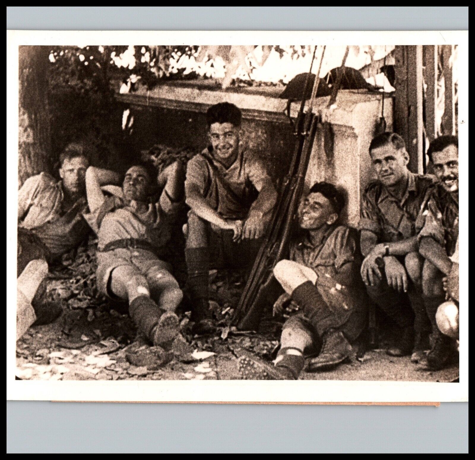 1942 ORIG WWII MADAGASCAR BRITISH COMMANDOS RELAX TROOPS PORTRAIT PHOTO 200