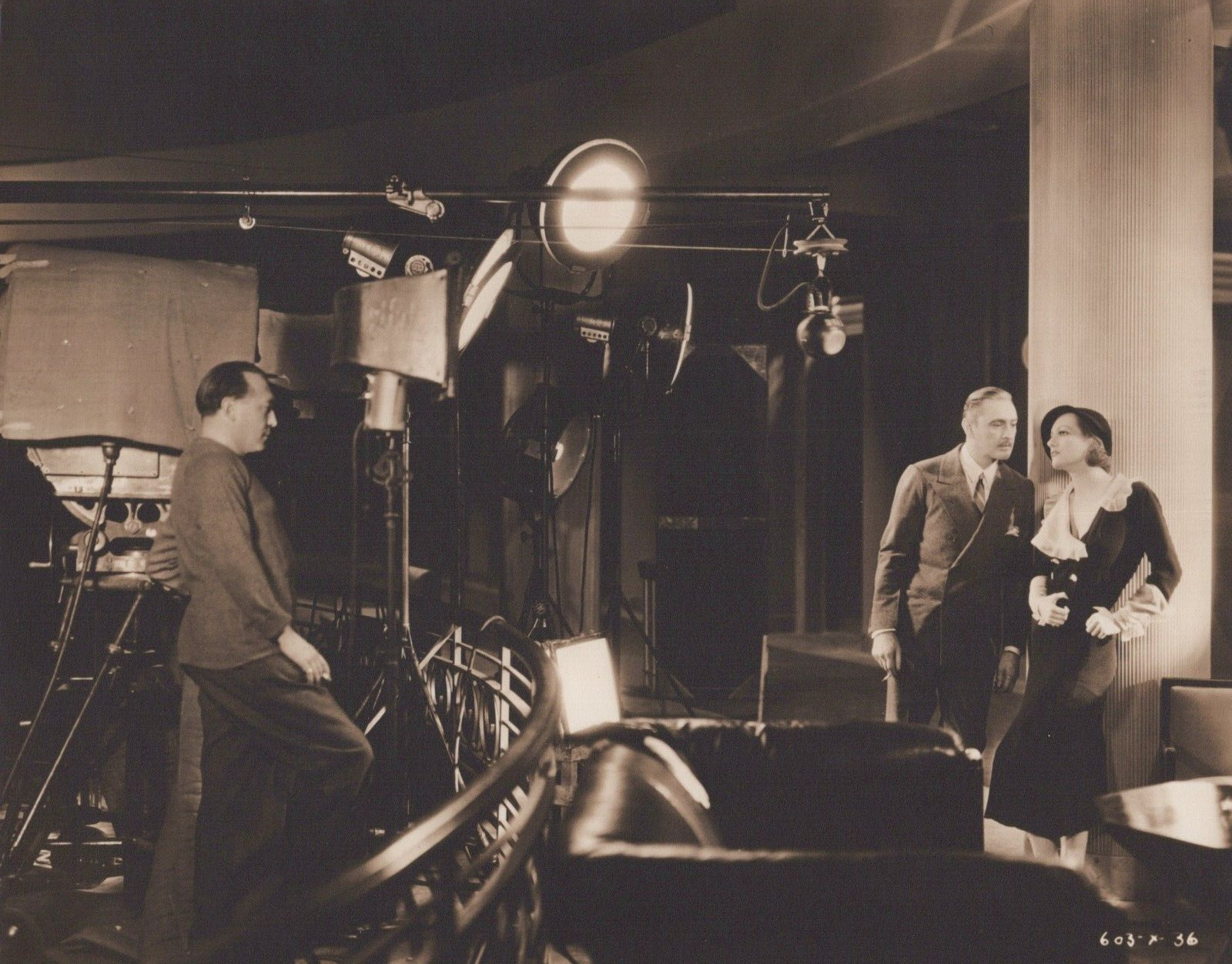 HOLLYWOOD BEAUTY JOAN CRAWFORD BEHIND SCENES PORTRAIT DIRECTOR 1940s Photo C33
