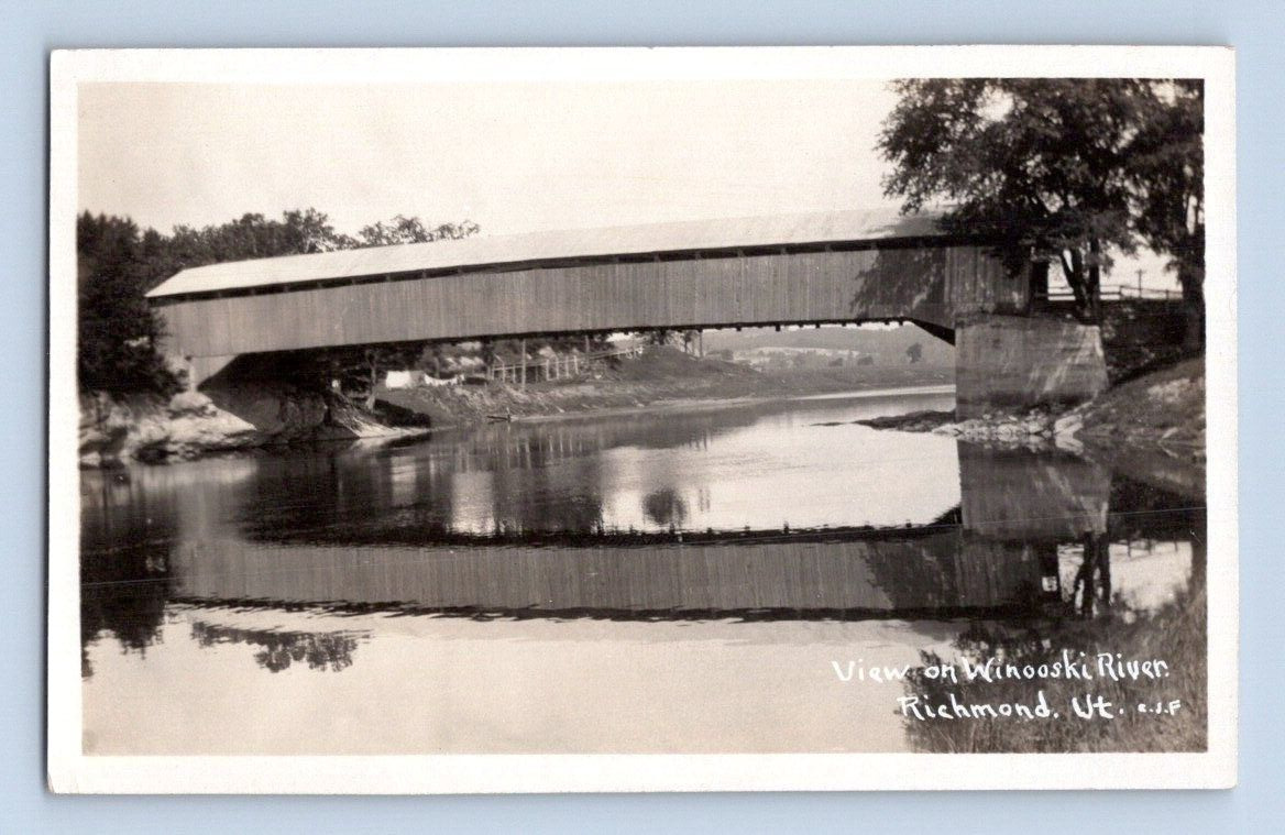 RPPC 1920'S. RICHMOND, VT. COVERED BRIDGE OVER WINOOSKI RIVER. POSTCARD KK13