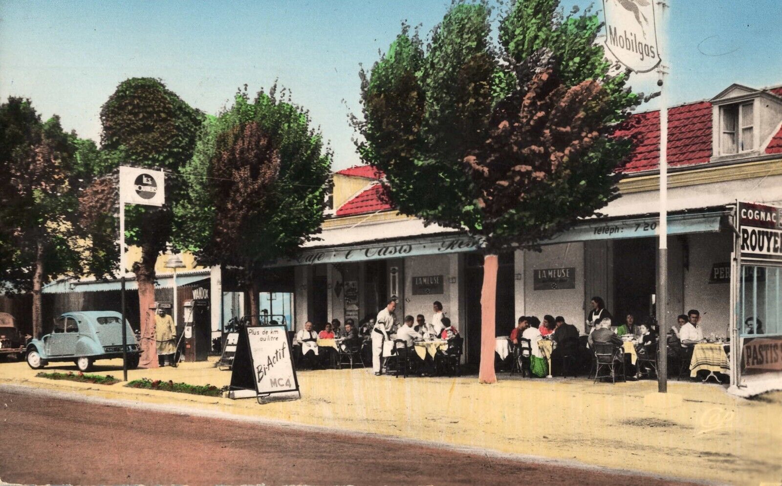 Café Restaurant L’Oasis Saintes France Mobil-Oil Gas Station VTG 1957 Postcard