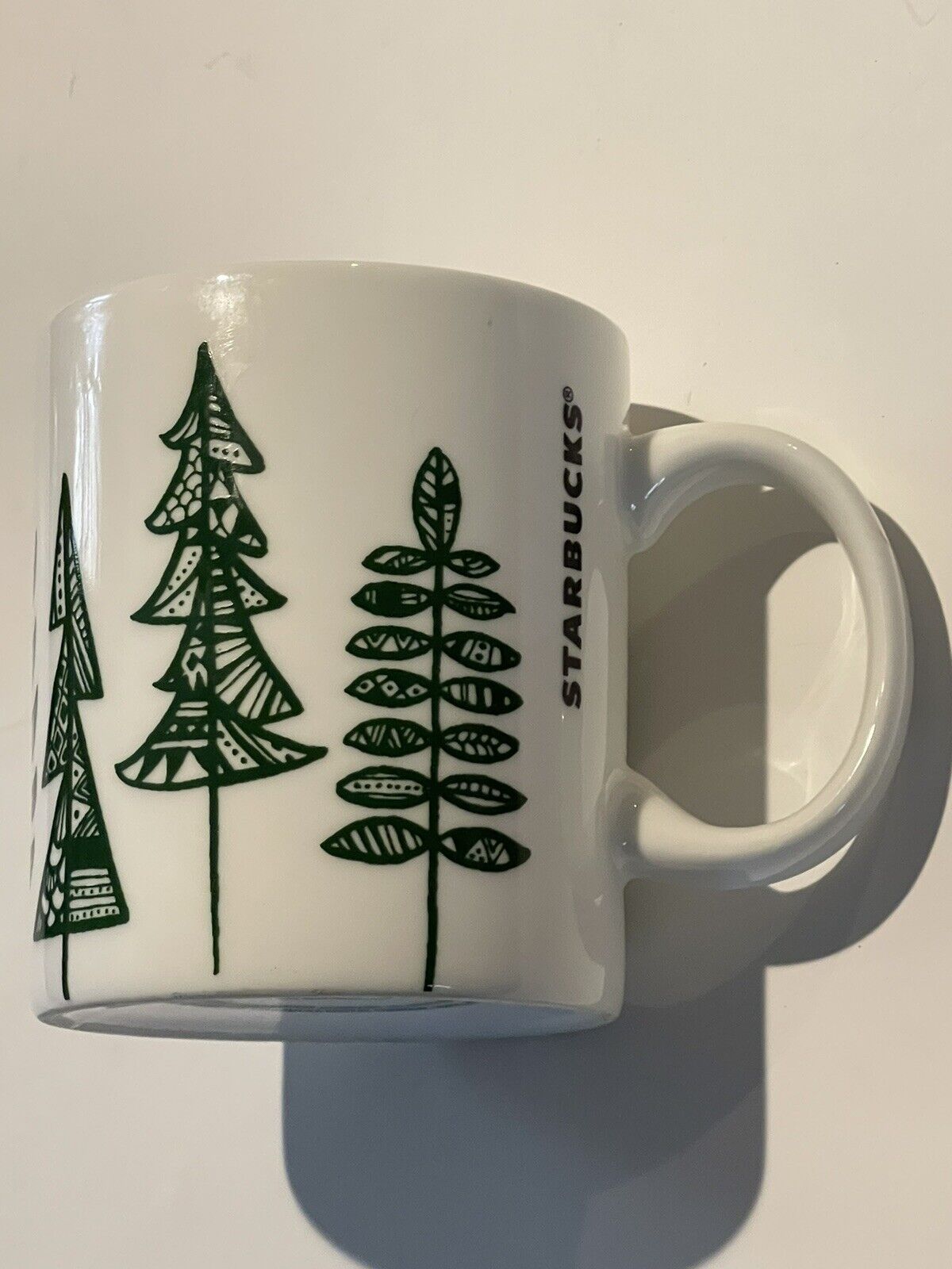 Starbucks Christmas Tree Coffee Mug 12 Fl Oz Green White 2015 Holiday Cup
