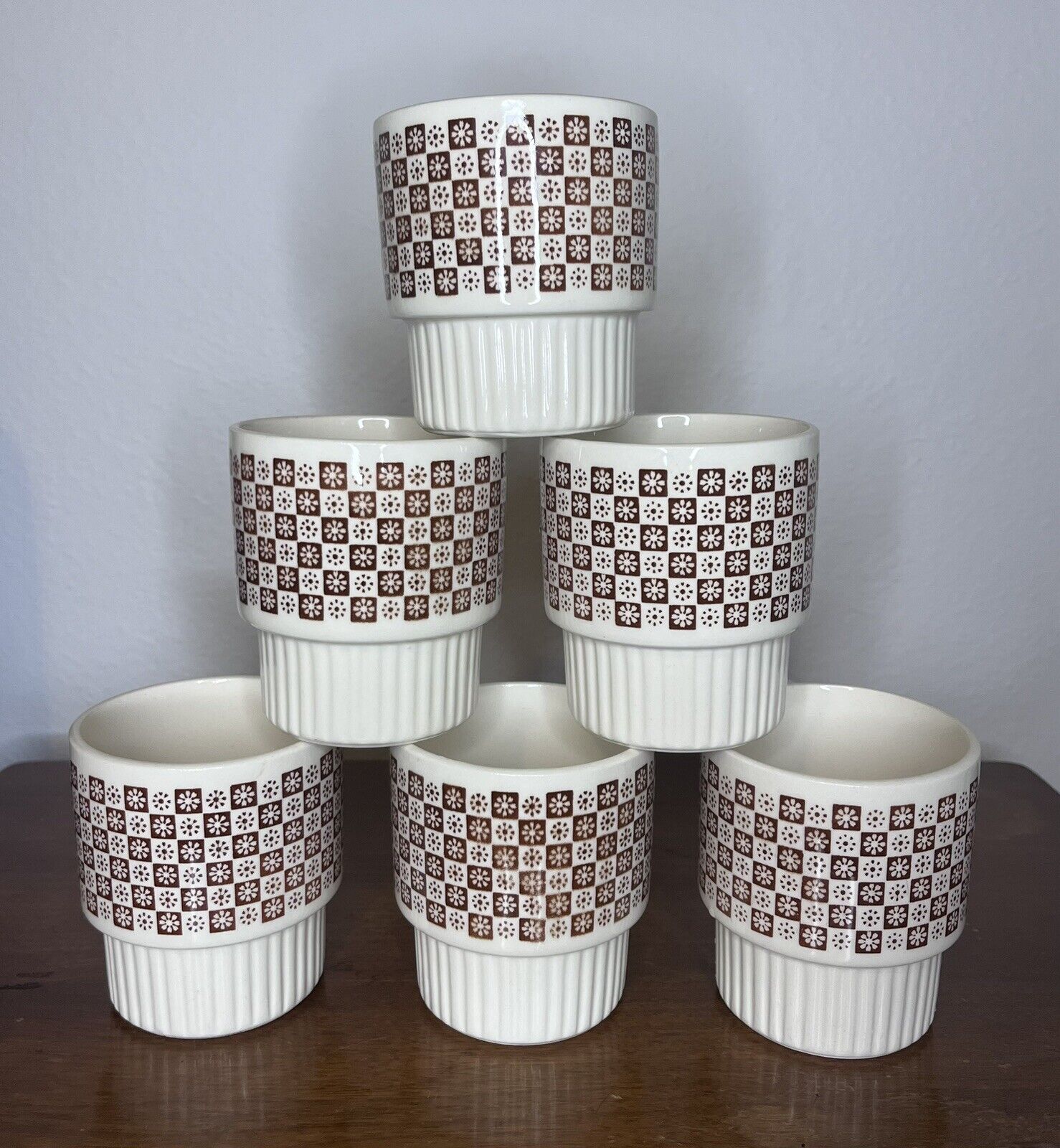 6 Vintage Mid century Ribbed Coffee Cups USA White and Brown Daisies Flower